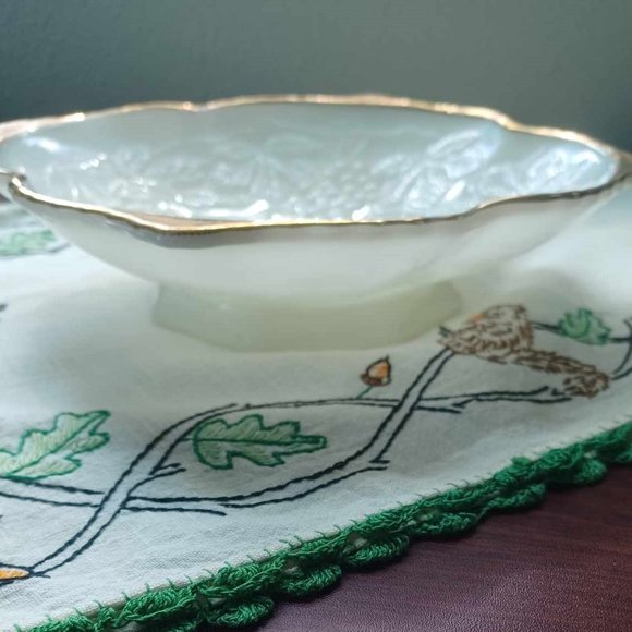 Retro MCM Footed Milk Glass Bowl Gold Rim Embossed Grape Pattern Anchor Hocking - Picture 3 of 8